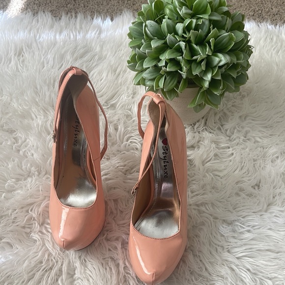 Pink Patent Mary Jane Patent Heels - Picture 2 of 6